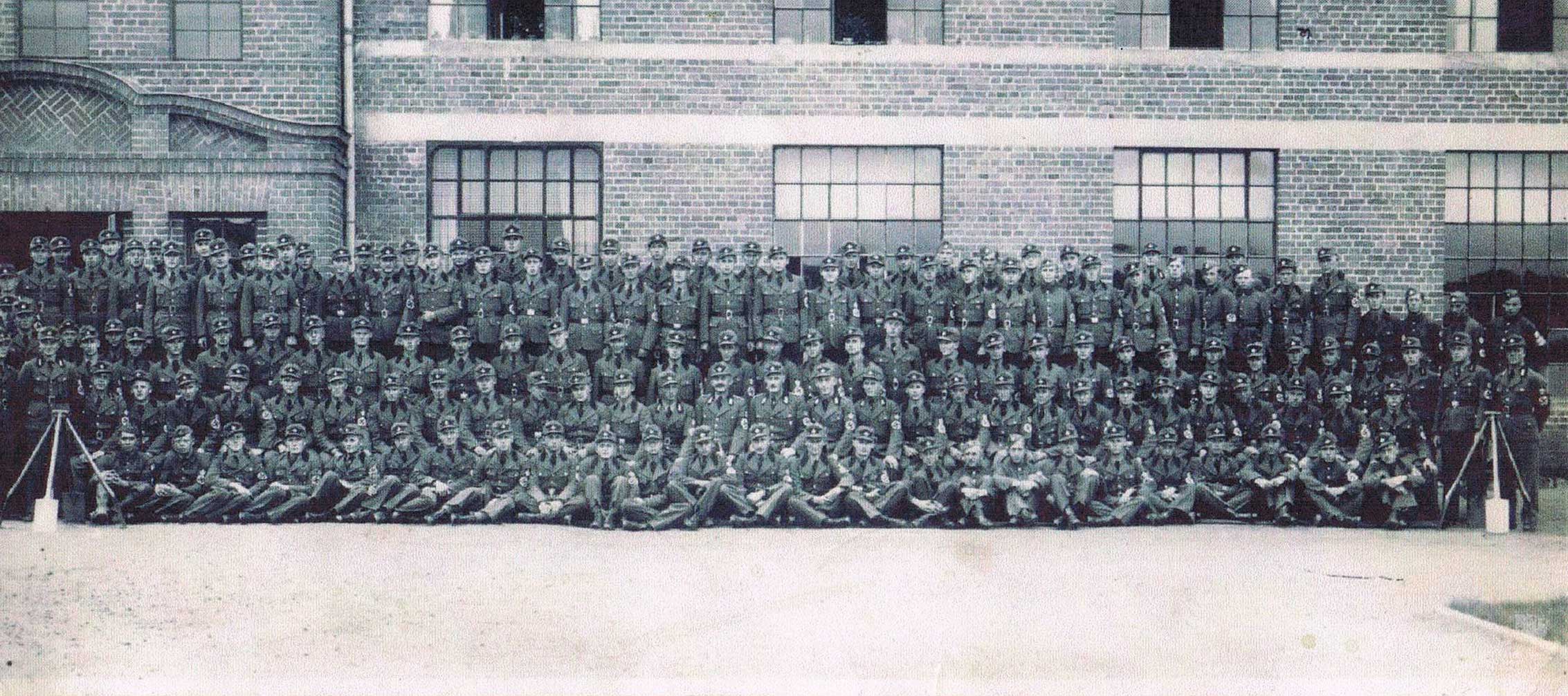 Artur Petsch oben 3.v.l. - Bild:Artur Petsch